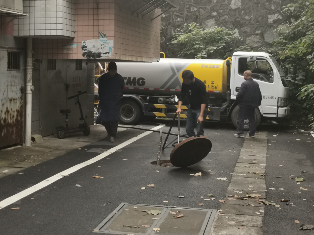 群众利益无小事，为民服务解民忧