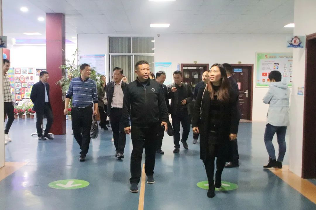 荷塘区教育界别组考察民办教育工作
