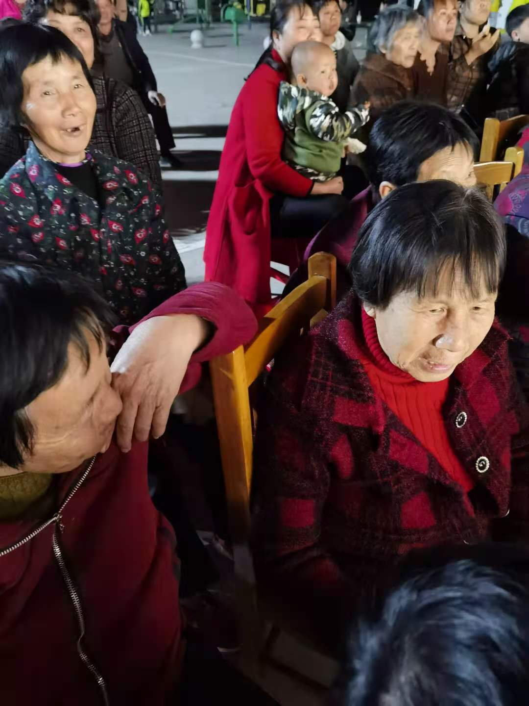 不见秸杆烟气绕，唯愿"莲花"朵朵开