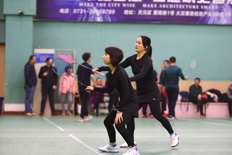 市发改委举办首届全市发改系统羽毛球赛