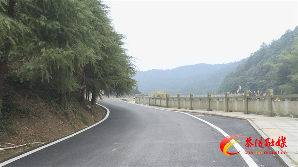 云阳山15公里水泥路面改为沥青路面