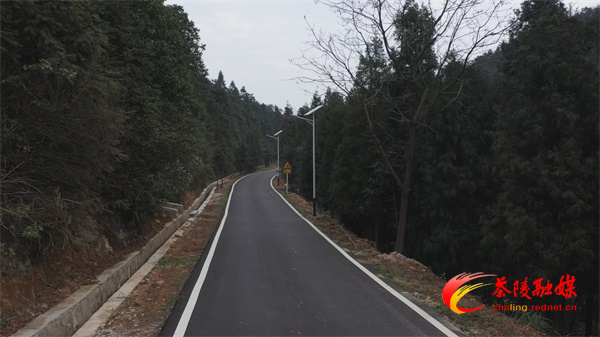 云阳山15公里水泥路面改为沥青路面