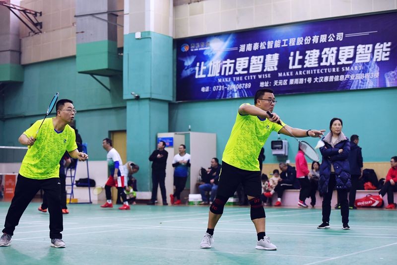 市发改委举办首届全市发改系统羽毛球赛