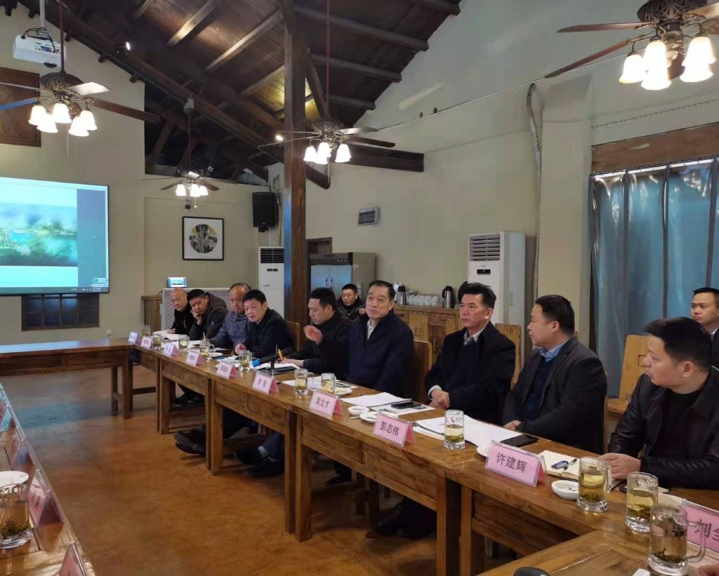 市人大常委会副主任李智一行赴荷塘区仙庾耕食小镇公司走访调研