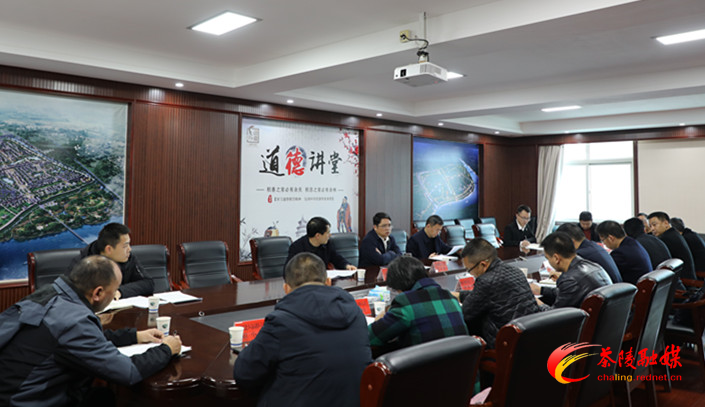 邓元连主持召开现场办公会