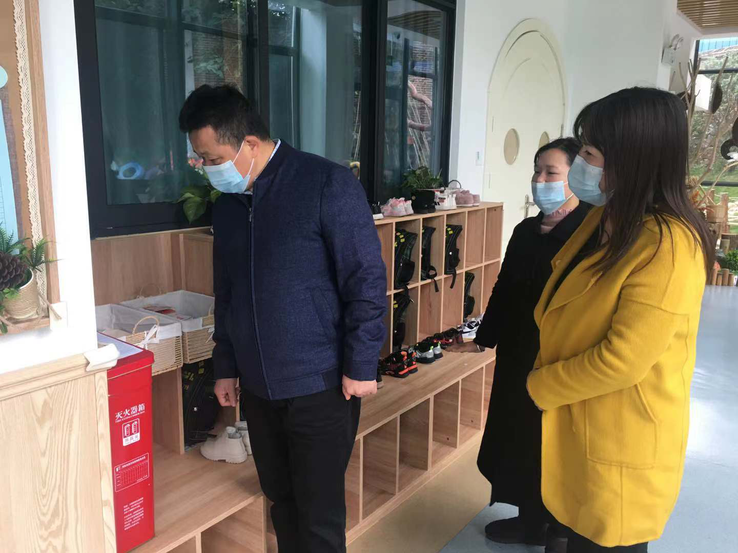 区教育局领导一行检查幼儿园疫情防控及秋冬季传染病防治工作