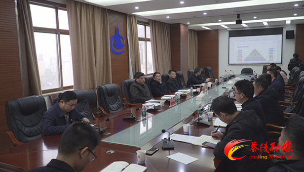 邓元连主持召开园区重点项目建设推进会