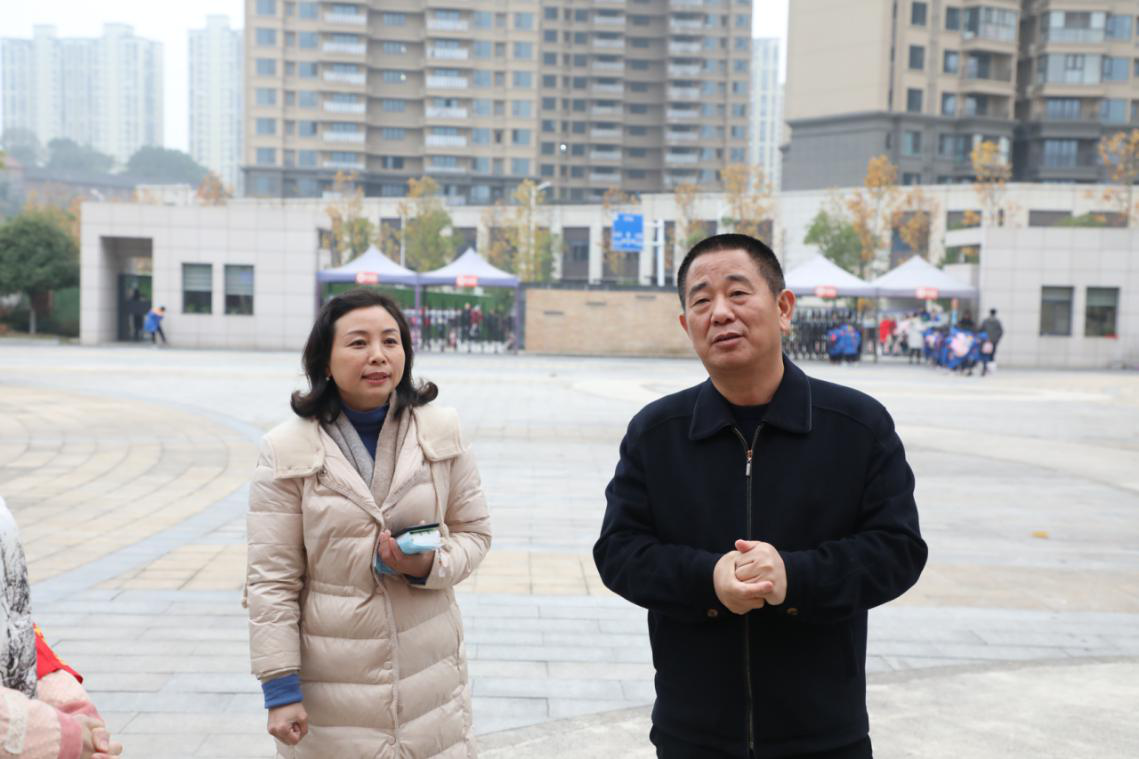 区人大常委会主任刘国梁到联点单位走访调研