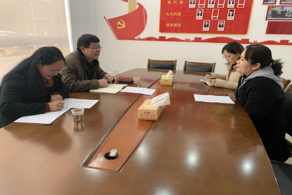 区教育局到联点单位进行禁毒督导
