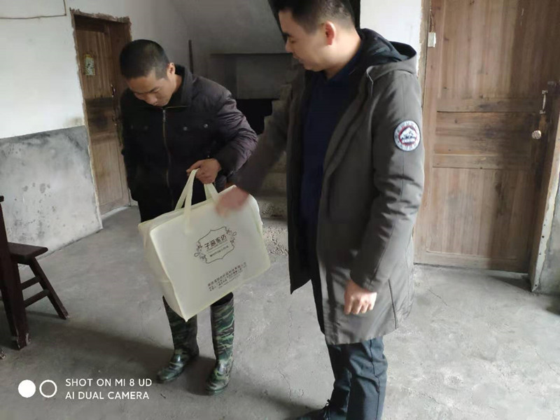 县政府办：走访慰问结对户 寒冬扶贫暖人心