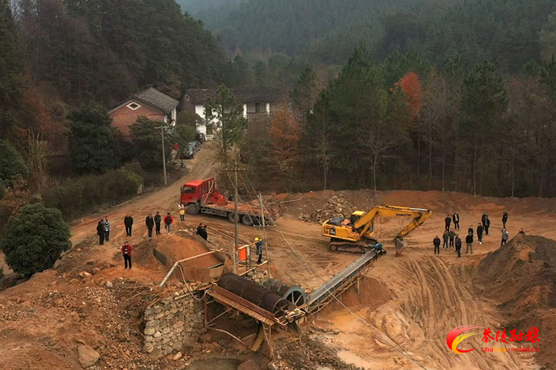 茶陵县捣毁一非法采砂场