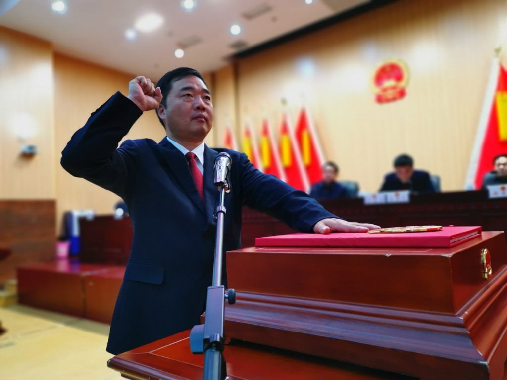攸县第十七届人大常委会召开第三十五次会议　决定李鹏程同志为攸县人民政府代理县长