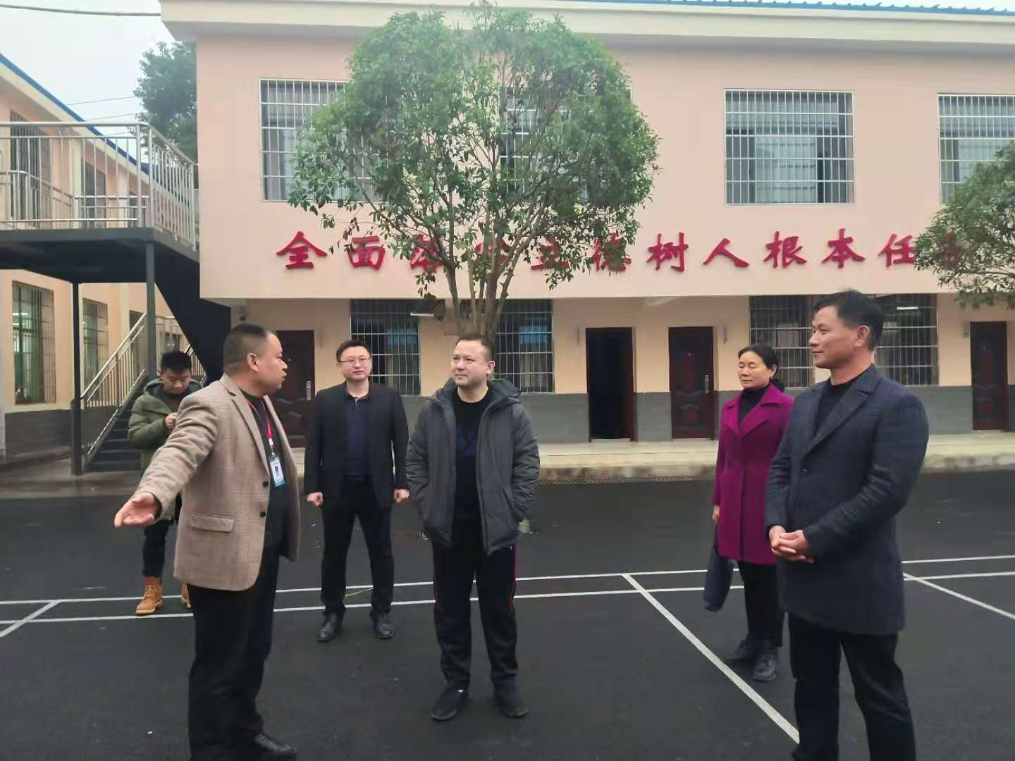 区委书记邬凌云到明照小学新校区指导安全生产工作