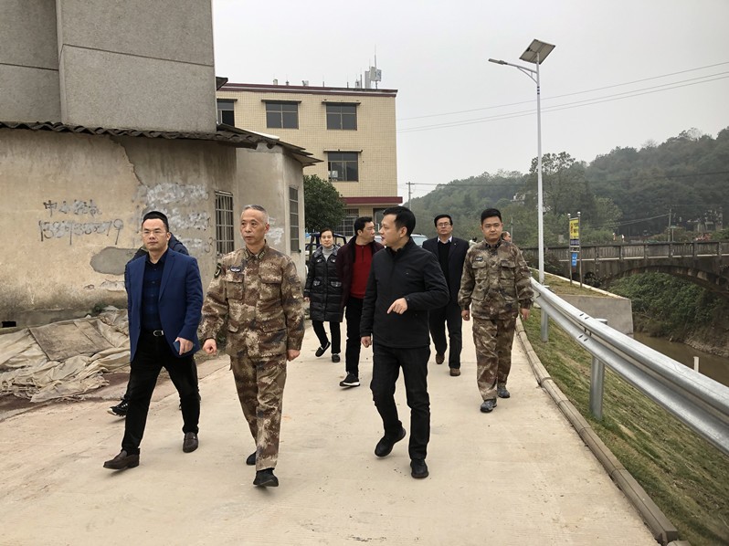 市委常委、株洲军分区政委周杰率队到芦淞区开展巡河并督查水利项目建设情况