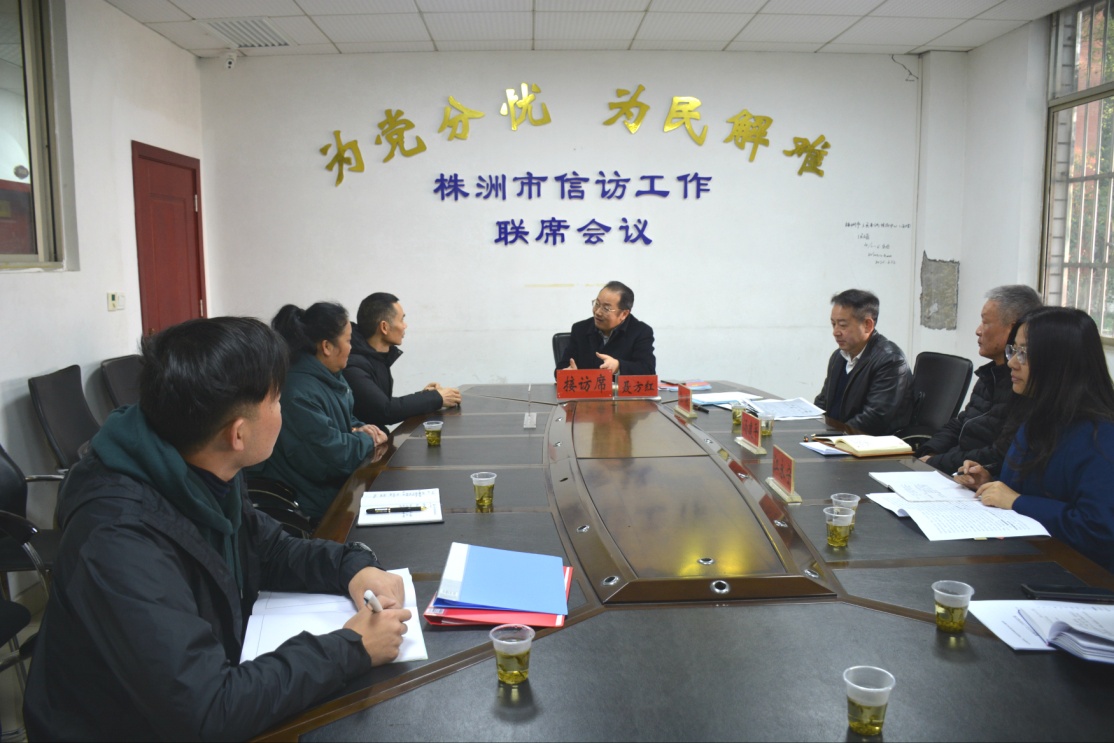 市委常委、宣传部长聂方红到市信访局接访群众