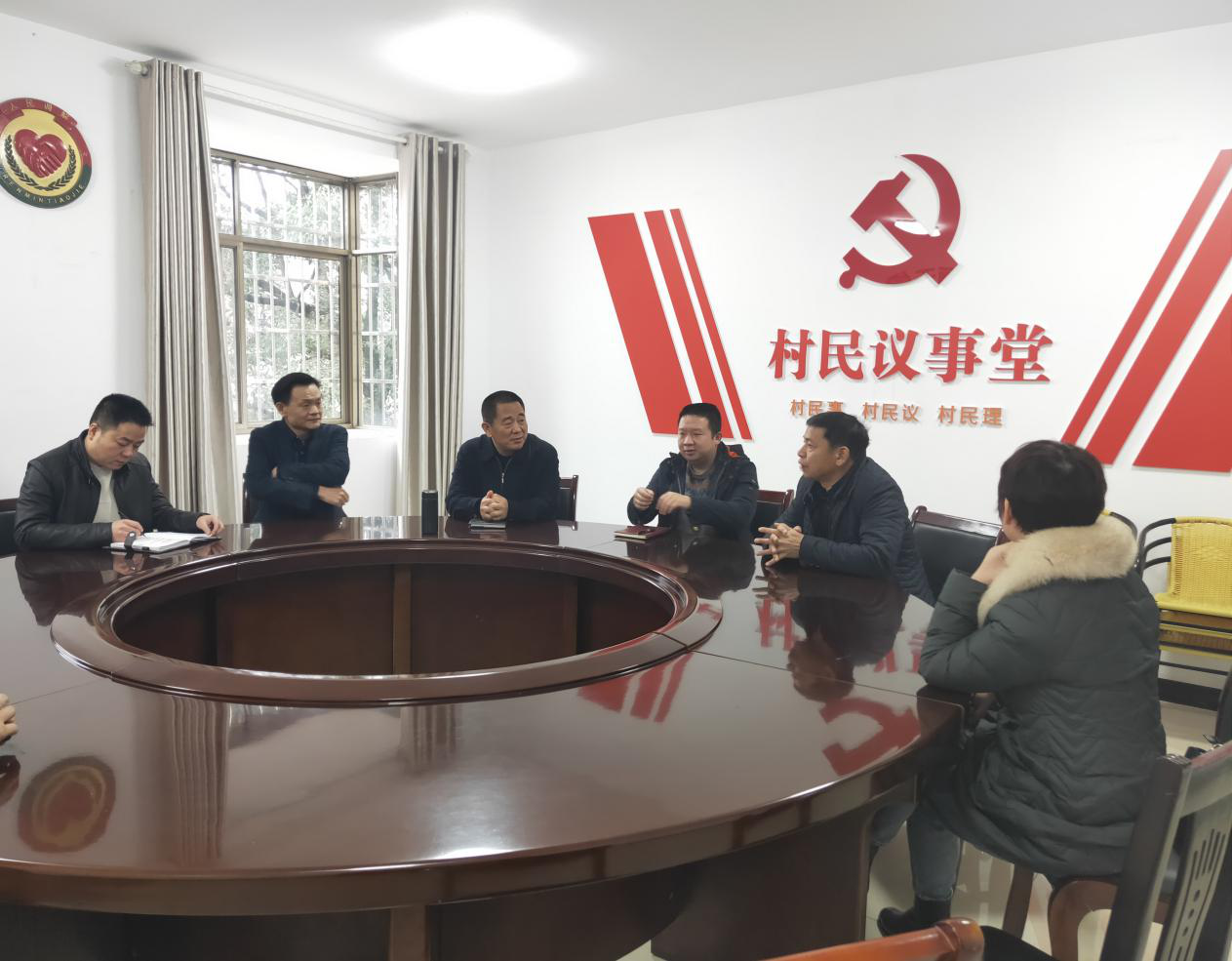 区人大常委会主任刘国梁到联点单位走访调研