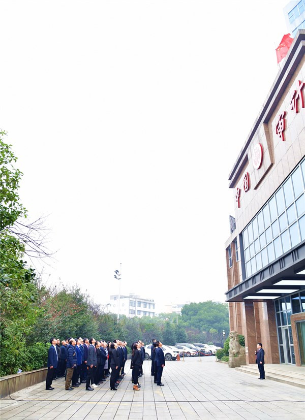 迁新址 升国旗 奏国歌——市审计局举行集体升旗仪式