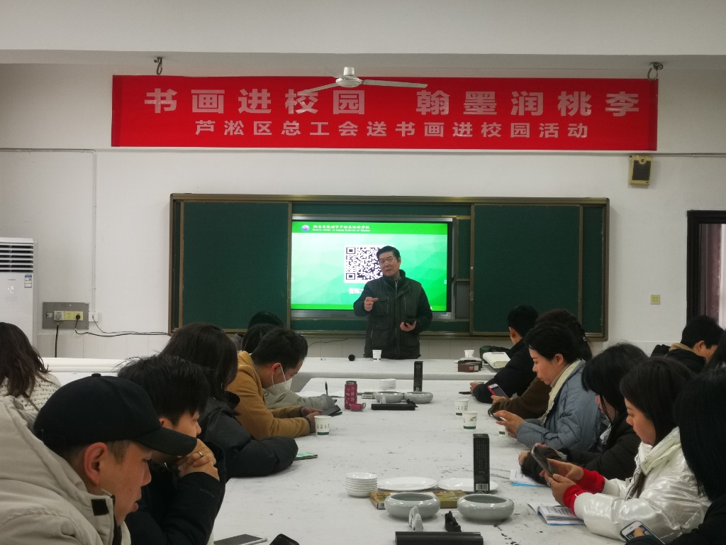 区总工会书画进校园活动受到师生热烈欢迎