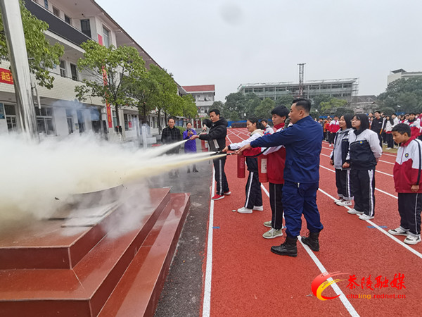 思聪中学师生开展消防安全培训