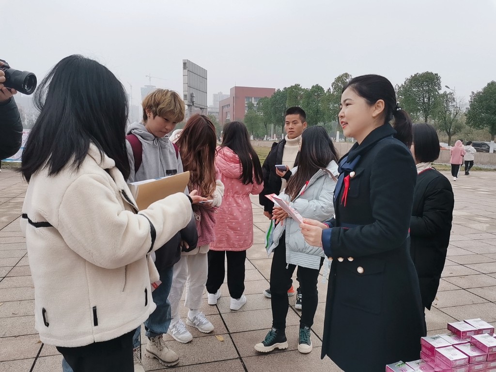 荷塘区妇幼开展“世界艾滋病日”宣传活动