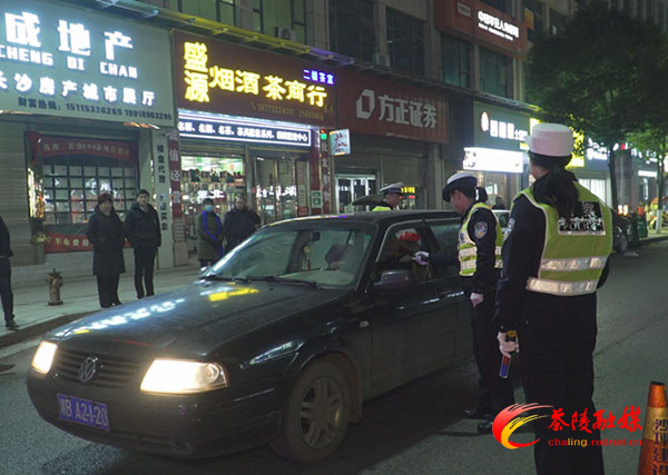 【交通顽瘴痼疾整治进行时】夜查酒驾不松懈 筑牢交通安全防线