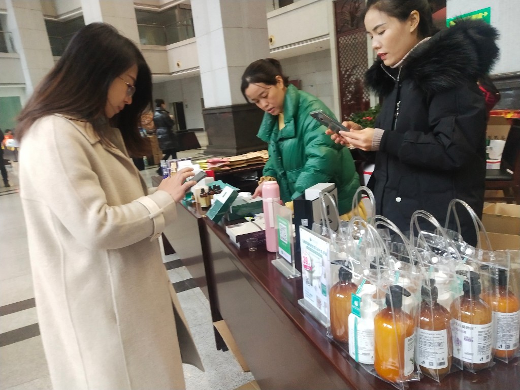 “中国动力谷十大消费品牌”进机关受热捧 干部职工争相购买