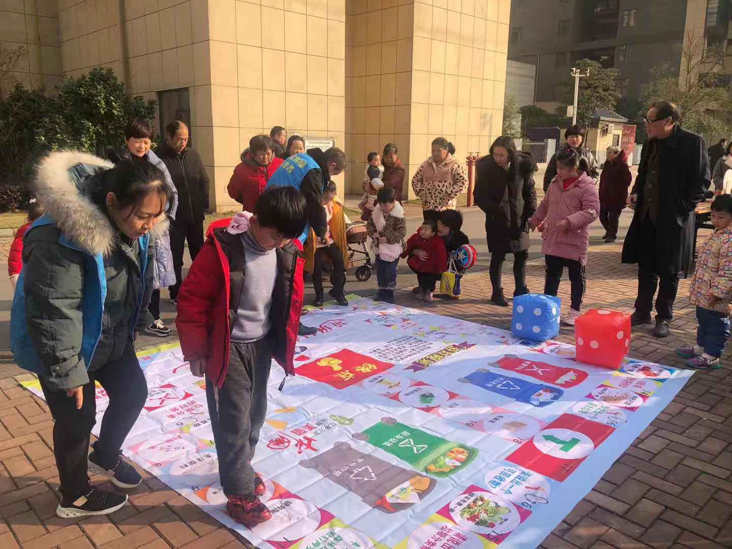 桂花街道开展“垃圾分类进社区”宣传活动