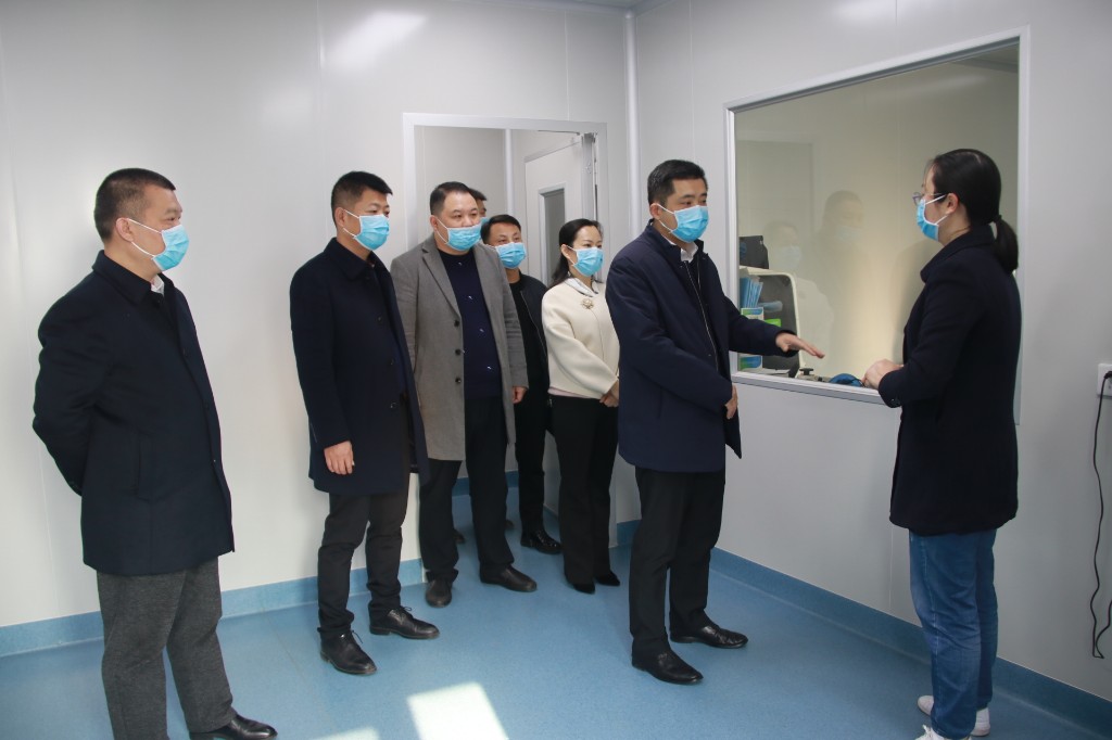 罗鹏程带队赴区卫健局调研