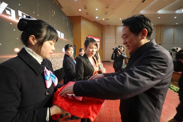 给“有德者”以最高礼遇 攸县表彰第五届道德模范、第三届十佳乡贤