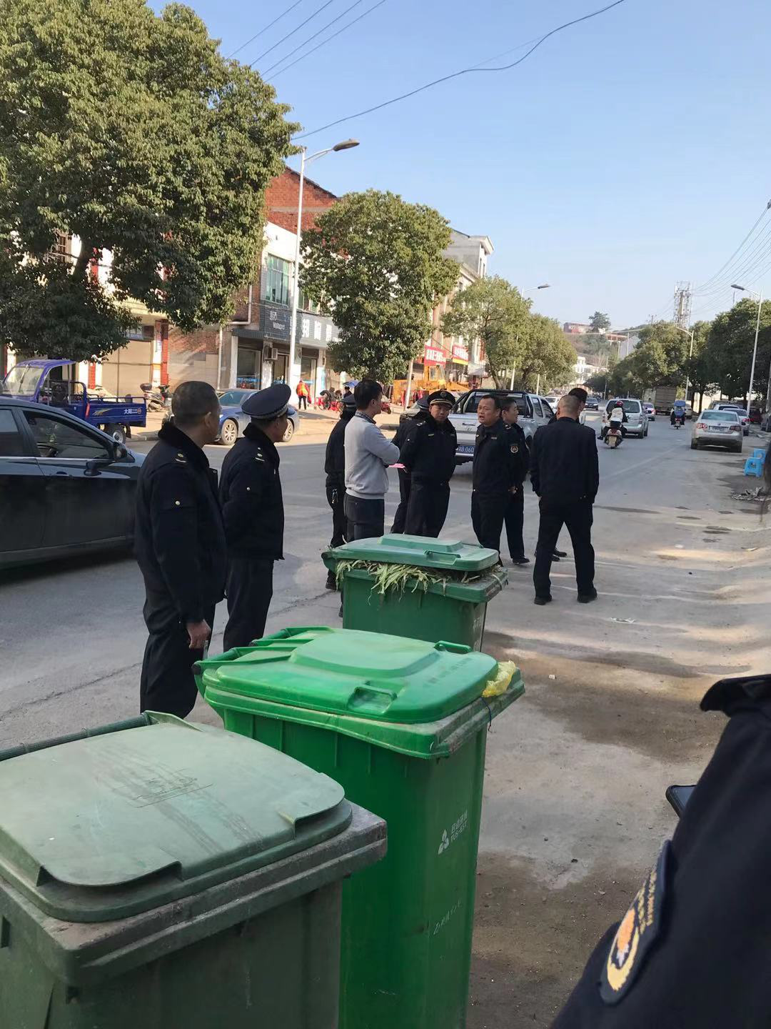 【谭桥街道】开展马路市场安全隐患专项整治行动