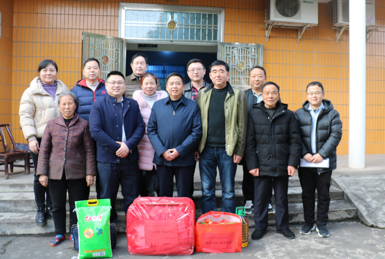 省退役军人事务厅一行来荷走访慰问边海防官兵家庭和烈士遗属