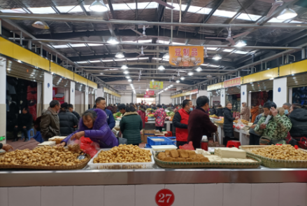 农贸市场旧貌换新颜，老百姓“菜篮子”拎得更舒心