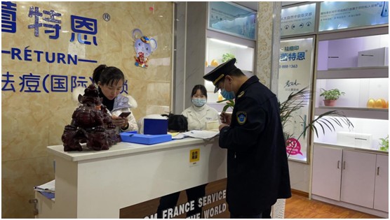 区卫健综合执法大队开展监管场所督导