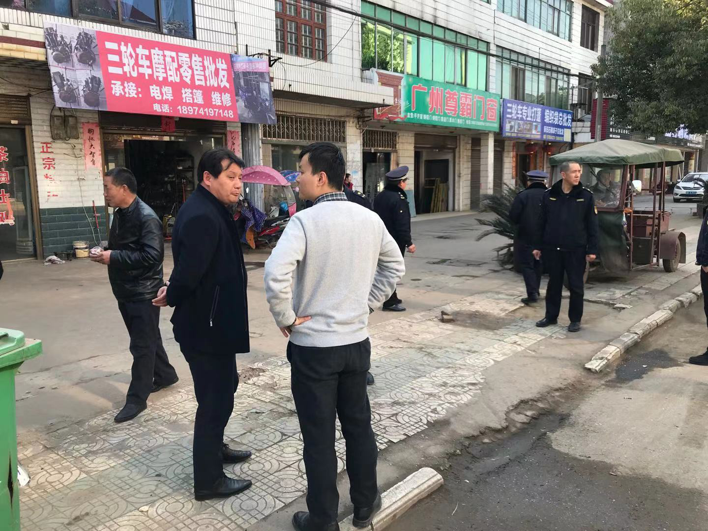 【谭桥街道】开展马路市场安全隐患专项整治行动