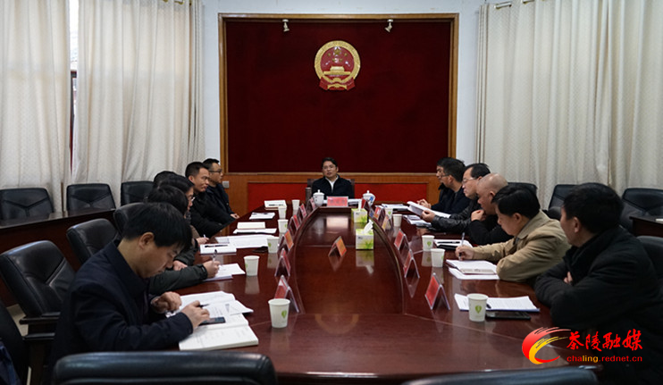 邓元连主持召开全县经济运行调度会