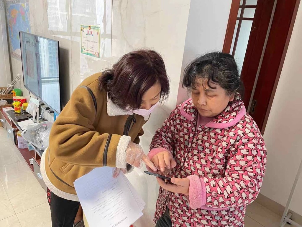 桂花街道办事处开展“践行垃圾分类，从源头开始”宣传活动
