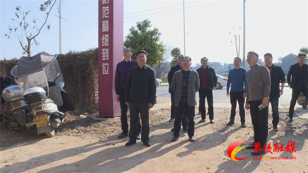刘晓伟现场调度项目建设工作