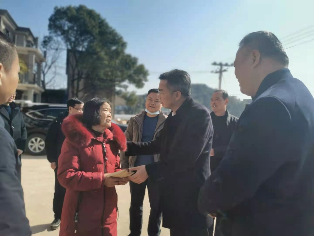 攸县计生协开展“春节送温暖”走访慰问活动