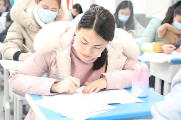 阅读强素质 奋斗建新功 ——天元区教育系统读书心得现场撰写竞赛在隆兴小学举行