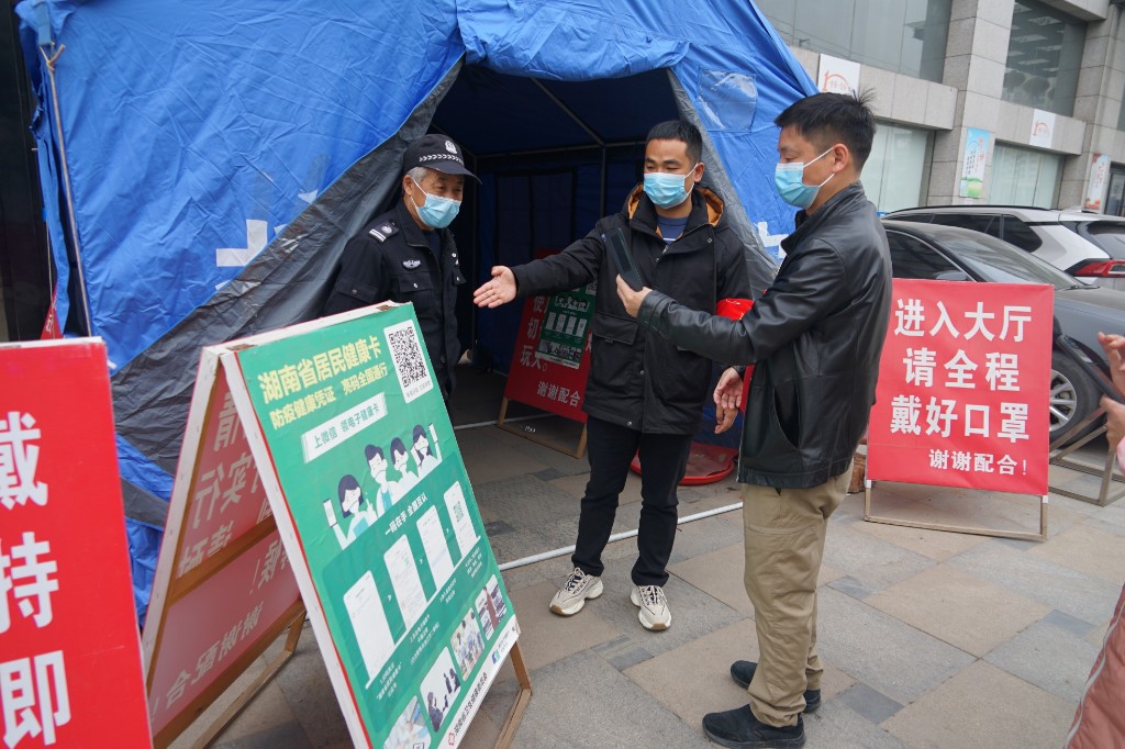 县行政审批服务局全力以赴做好疫情防控工作