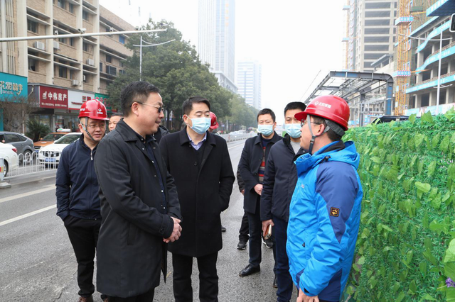 徐业伟督导春运和安全生产工作