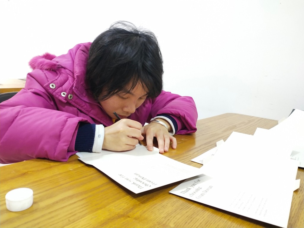 区残联：区残疾人托养服务中心在托残障学员通过辅助性就业领到工资啦！