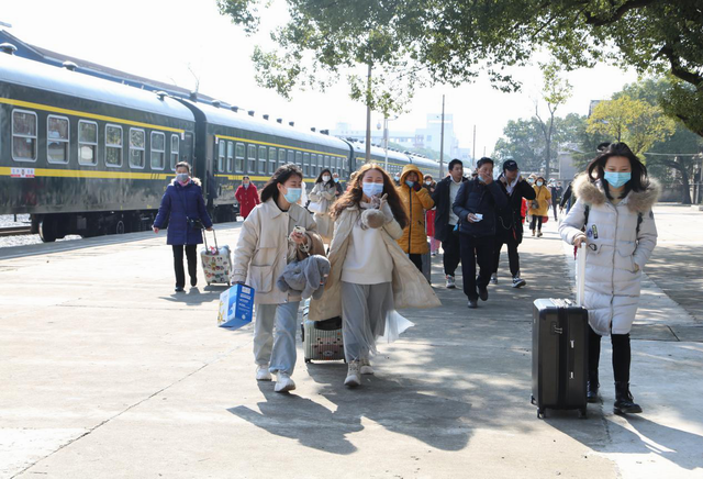 醴茶铁路复开客运半年发送旅客37.5万人次