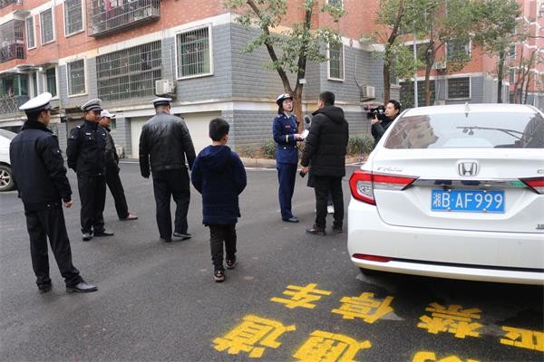 攸县大队联合多部门开展打通“生命通道”专项整治行动