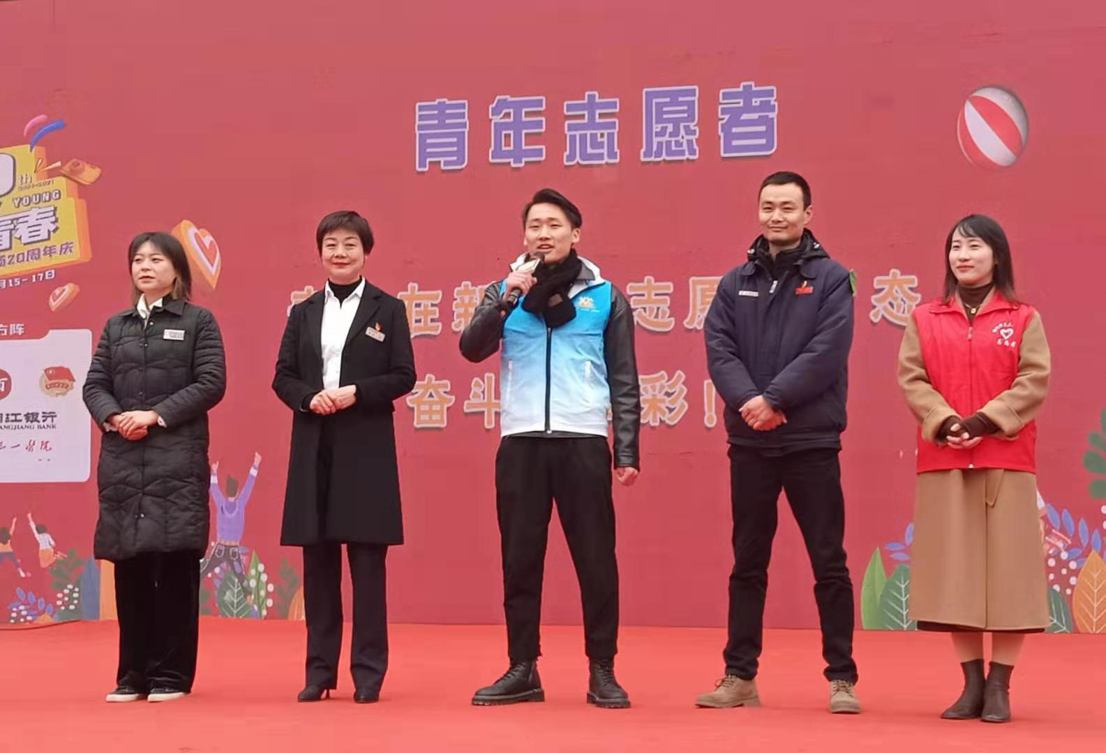 团区委携手湖南工业大学青年志愿者,助力天元购物广场20周年庆