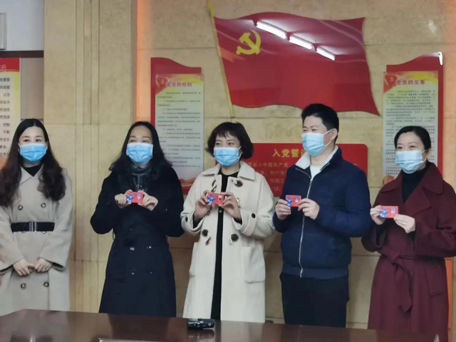 五年内免费！株洲公交向援卾医护人员赠送特制公交卡
