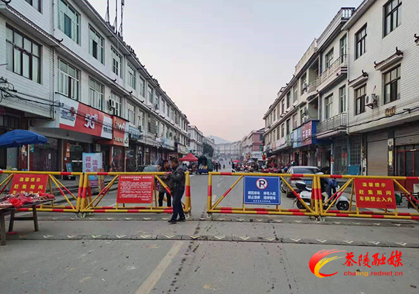 严塘镇：加强马路市场整治 完成集镇提质改造