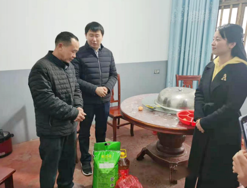 县领导到春联街道走访慰问送温暖