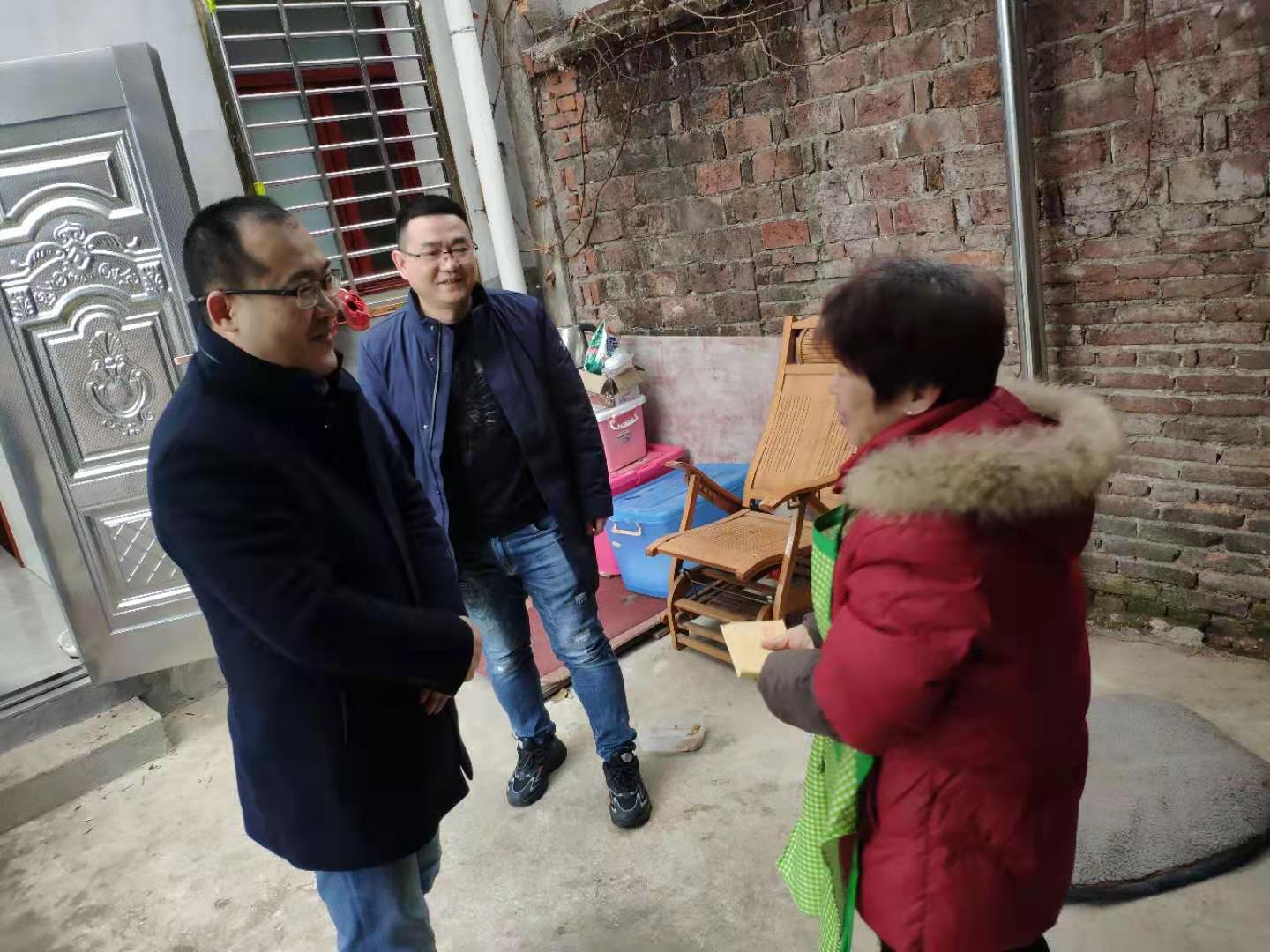 株洲市生态环境局攸县分局走访慰问退休老同志和困难职工