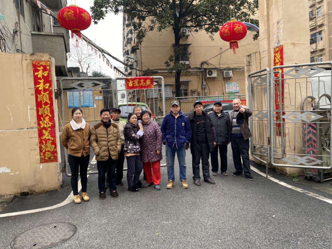 荷塘区物业服务指导中心对自治小区开展走访活动